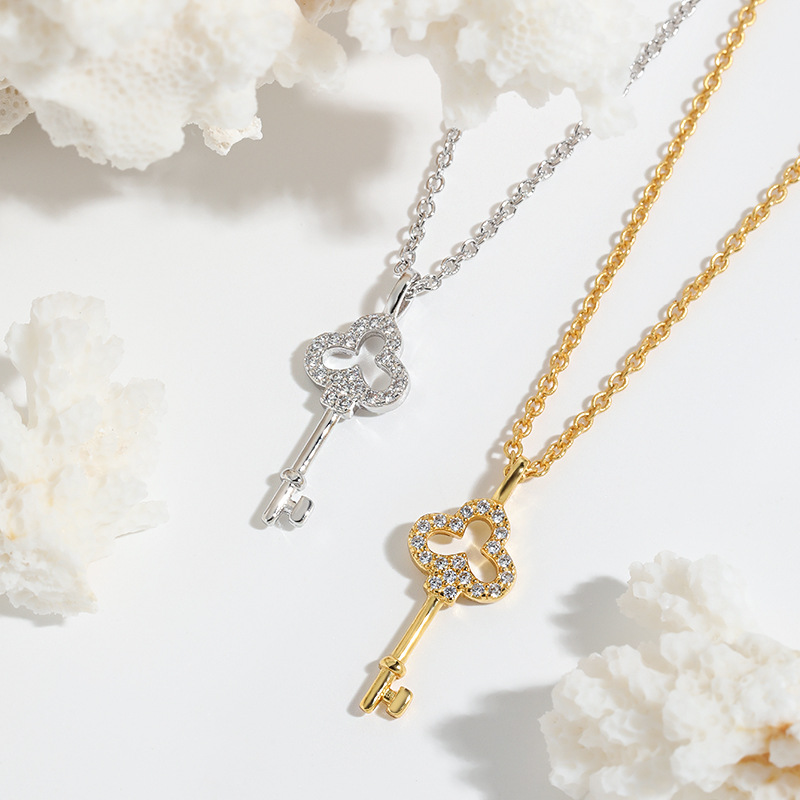 Colored gold clover zircon hollow short collarbone chain irregular INS minimalist artistic style lucky key necklace_voghion.com