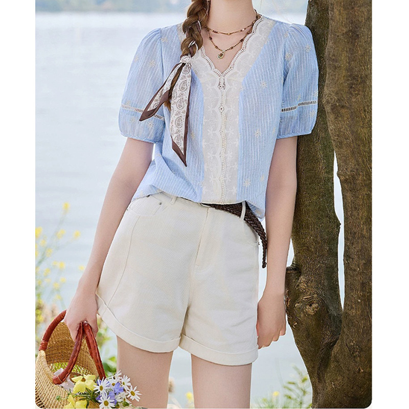 French Style V Puff Sleeve Shirt for Women 2026 Summer New Style High-Intelligence Lace Splicing Cotton Top S86S496