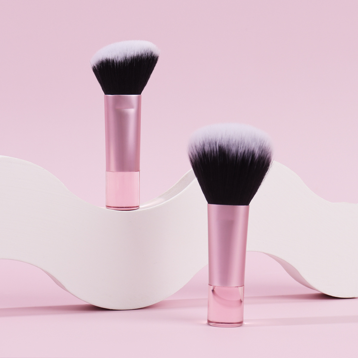 Zhuoerya nuevo producto cepillo de polvo suelto herramienta de belleza portátil plástico transparente mango corto reparación mini cepillo de maquillaje al por mayor