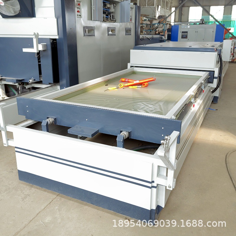 软硬包真空吸塑机 全自动吸塑覆膜机 鸿程室内橱柜用贴膜机器