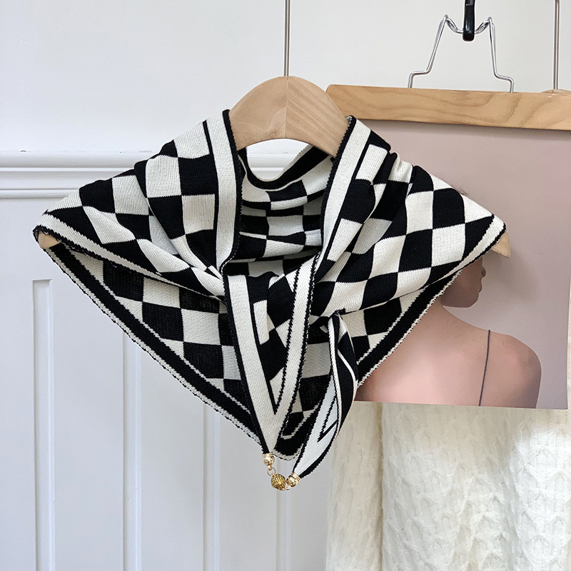 Otoño y invierno nuevo tipo de hebilla de succión de mil pájaros tejidos de doble cara toalla triangular para mujeres pequeñas bolas de oro de alto nivel de protección de cuello buñuelo