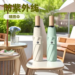 純色の手は三つ折りの傘を開けて、日傘を大きくして、太晴雨両用の広告傘を入れて、ロゴのカスタマイズをサポートします。