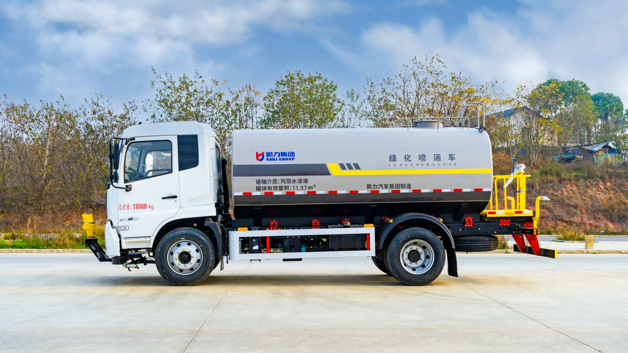 Kailifeng Brand Dongfeng F9 Sprinkler Truck 12 Cubic Meters Cheap Price Front-Mounted Electronic Water Cannon Including Registration