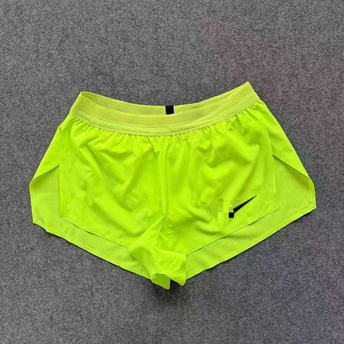 Fluorescent green three-quarter pants (black hook on one side)