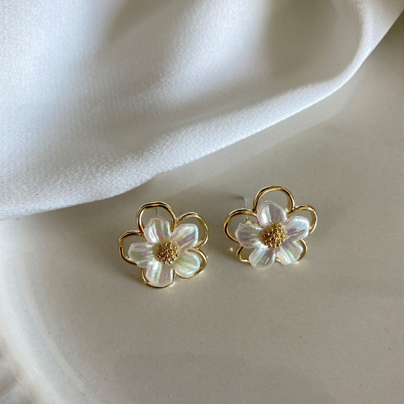 Simple Style Phnom Penh Shell Flower Earrings display picture 12