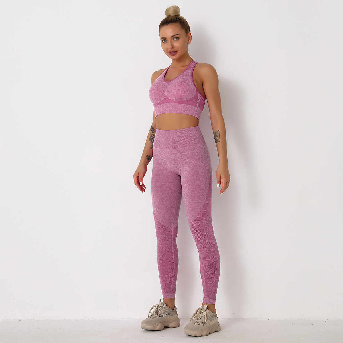 Conjunto de sujetador deportivo de sujeción ligera y legging de cintura ancha sin costuras NSLX48726