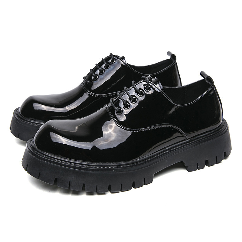 Zapatos de hombre de cuatro estaciones, zapatos de cuero casuales de tamaño grande transfronterizo, moda de moda, zapatos de cuero de suela gruesa juvenil, zapatos de novia brillante, moda de zapatos de boda