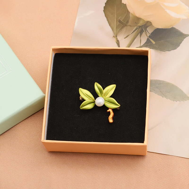 Corsage perla de alto sentido barroco perla flor broche temperamento versátil alta calidad PIN al por mayor natural
