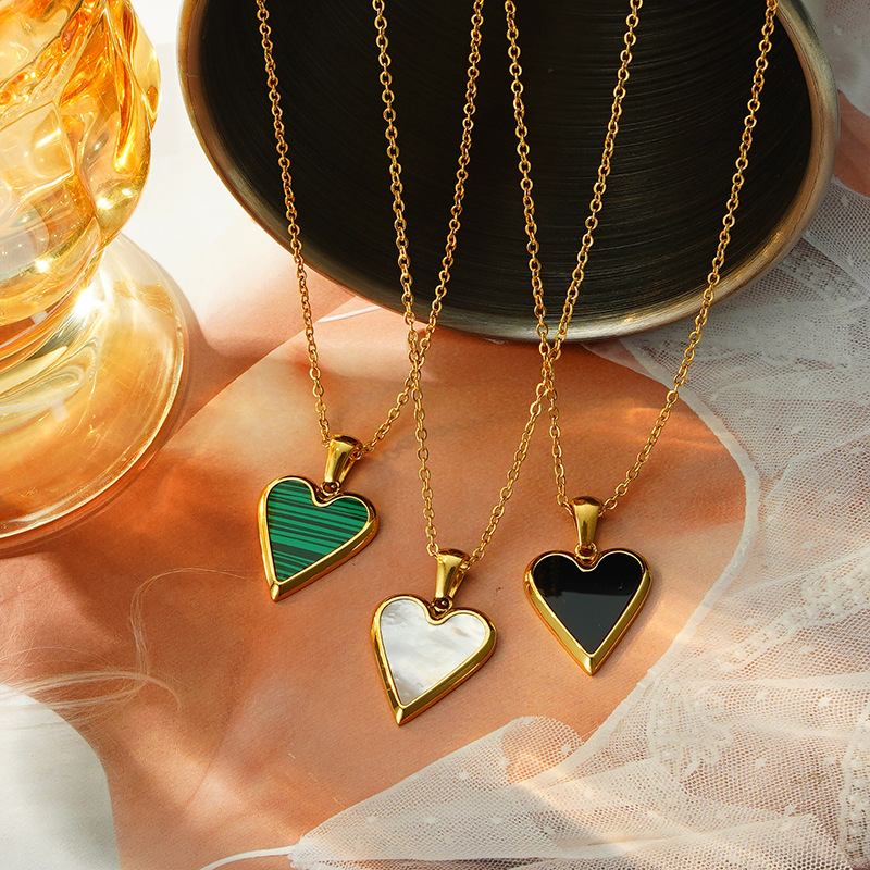 Heart Female Design Enamel Pendant Retro Fashion Simple Clavicle Metal Necklace display picture 2