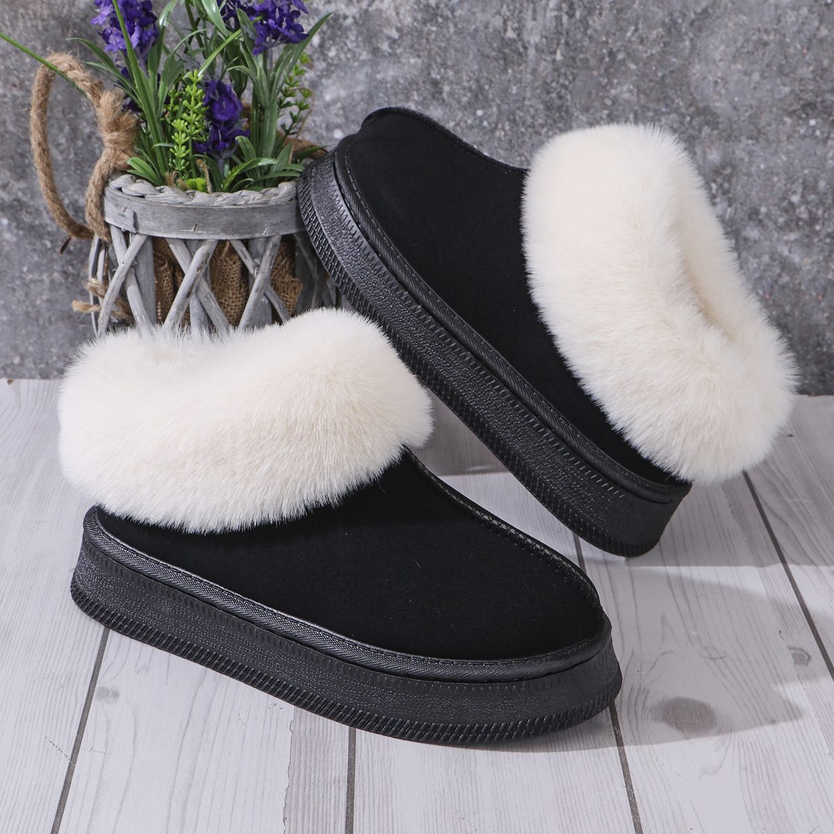 Women's platform snow boots with rounded toe lined with plush_voghion.com