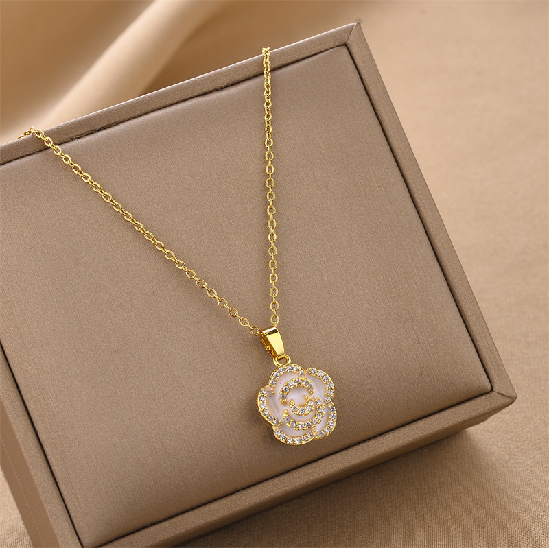 Collar de acero de titanio para mujeres simple y versátil estilo ligero de lujo nicho diseño de alta calidad no decoloración joyería de cadena de clavícula al por mayor