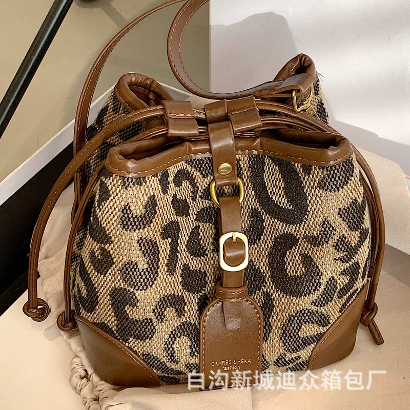 Retro shoulder bag, one-shoulder bag, high-end, western style