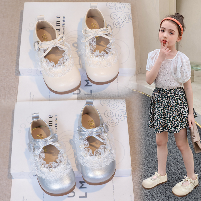 Zapatos de princesa para niñas zapatos de cuero plateados de suela suave para niños 2025 primavera y otoño nuevos zapatos de chicas de estilo extranjero zapatos de moda