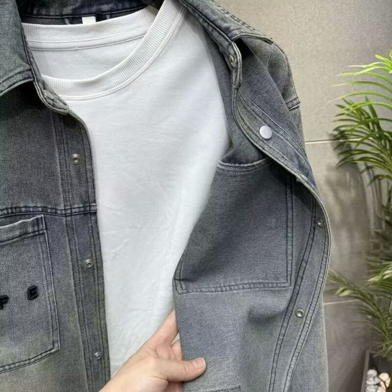 Jeansjacke mit Used-Look und Kragen, modisches, schlichtes und trendiges Hemd, Herrenjacke_voghion.com