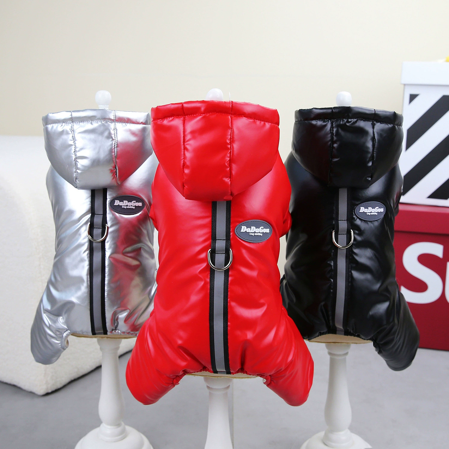 Одежда для собак, осенне-зимняя новая одежда для домашних животных, одежда для домашних животных Тедди, зимняя утолщенная 23, трехцветная хлопковая одежда на четырех ножках