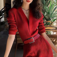 高级感收腰针织连衣裙女秋冬法式显身材气质名媛打底毛衣长裙子