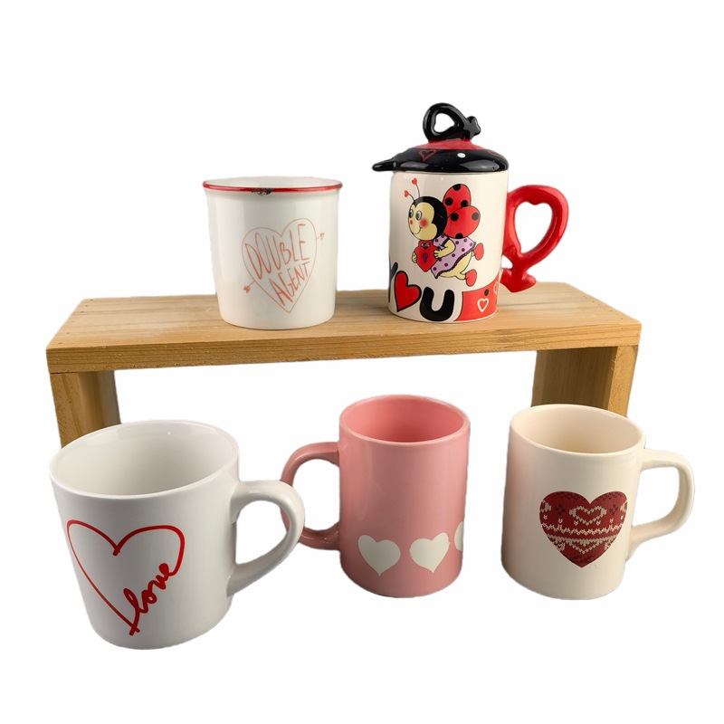 Tazas en forma de corazón de cerámica Tazas de agua de pareja Tazas creativas del día de San Valentín de Cupido Tazas de café con mango de amor rojo
