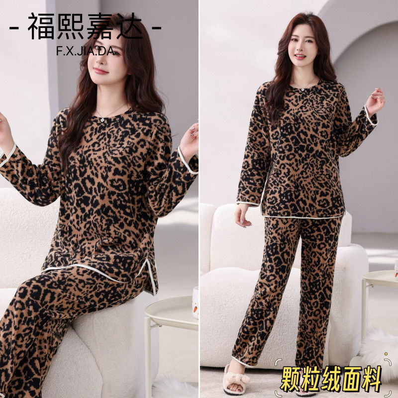 Fuxi Jiada 2025 Autumn and Winter Thickeneded Warm Polar Fleece Pajamas Women's Home Clothes Covering Flesh Large Size Age-Reducing Two-Piece Set Fuxi Jiada 2025 Autumn and Winter Thickeneded Warm Polar Fleece Pajamas Women's Home Clothes Covering Flesh Large Size Age-Reducing Two-Piece Set