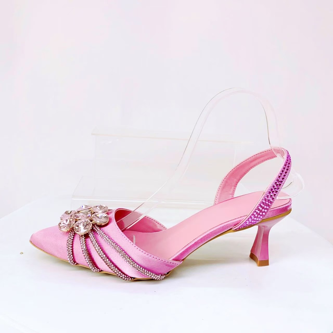 Eleganti sandali stiletto da donna con cristalli da cerimonia_voghion.com