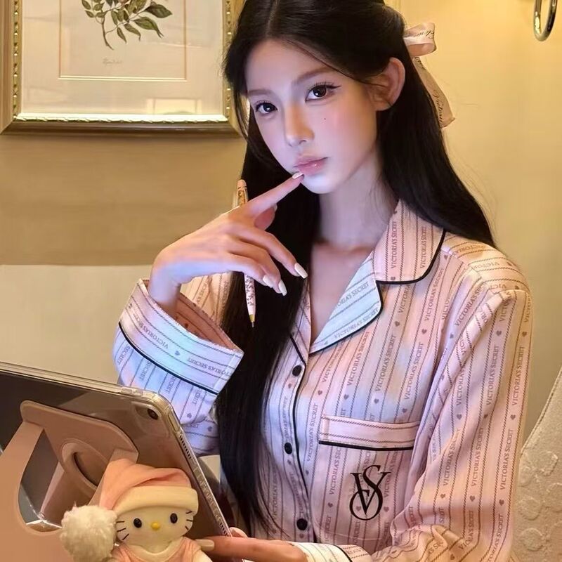 V-Brand Style Pajamas 2026 Glossy Silk Celebrity High-End Striped Ice Silk Cool and Comfortable Loungewear Set V-Brand Style Pajamas 2026 Glossy Silk Celebrity High-End Striped Ice Silk Cool and Comfortable Loungewear Set