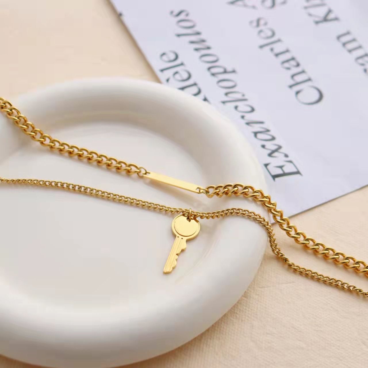 Personalized Retro Double-layer Key Necklace For Women Ins Style Simple Niche Personalized Cold Style Fashion All-matching Necklace display picture 3