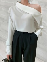 J 72167 Off Shoulder Button Blouse Ů�r�� ���R�d�羳�W��