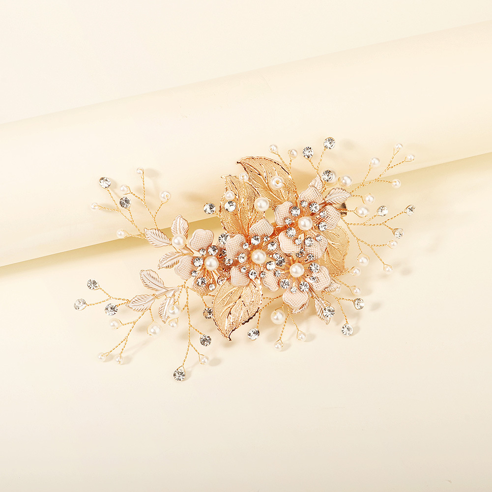 クロスボーダー热い贩売花嫁アクセサリーハンドメイドパールメタル花ヘアクリップ夏森系高级感カモ口クリップ