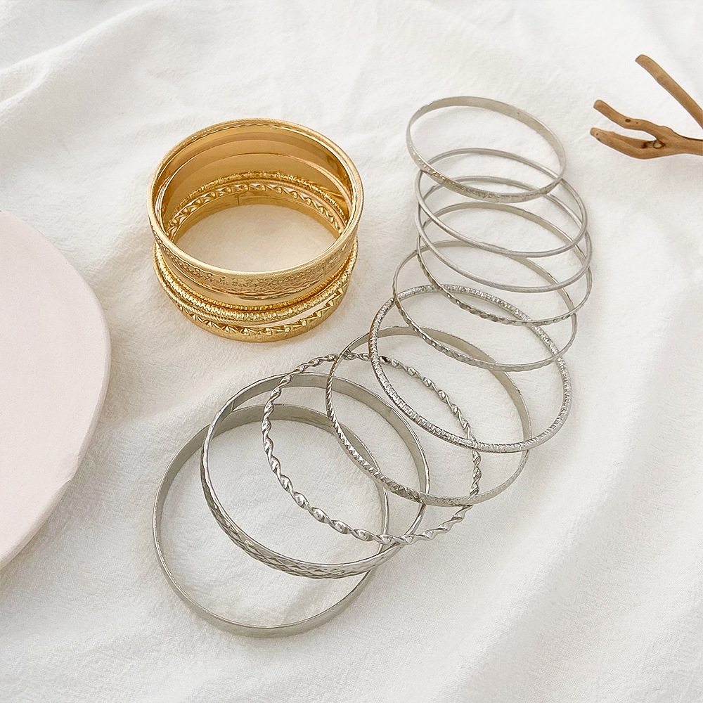 Bracelet multi-rangs minimaliste empilable léger et confortable_voghion.com