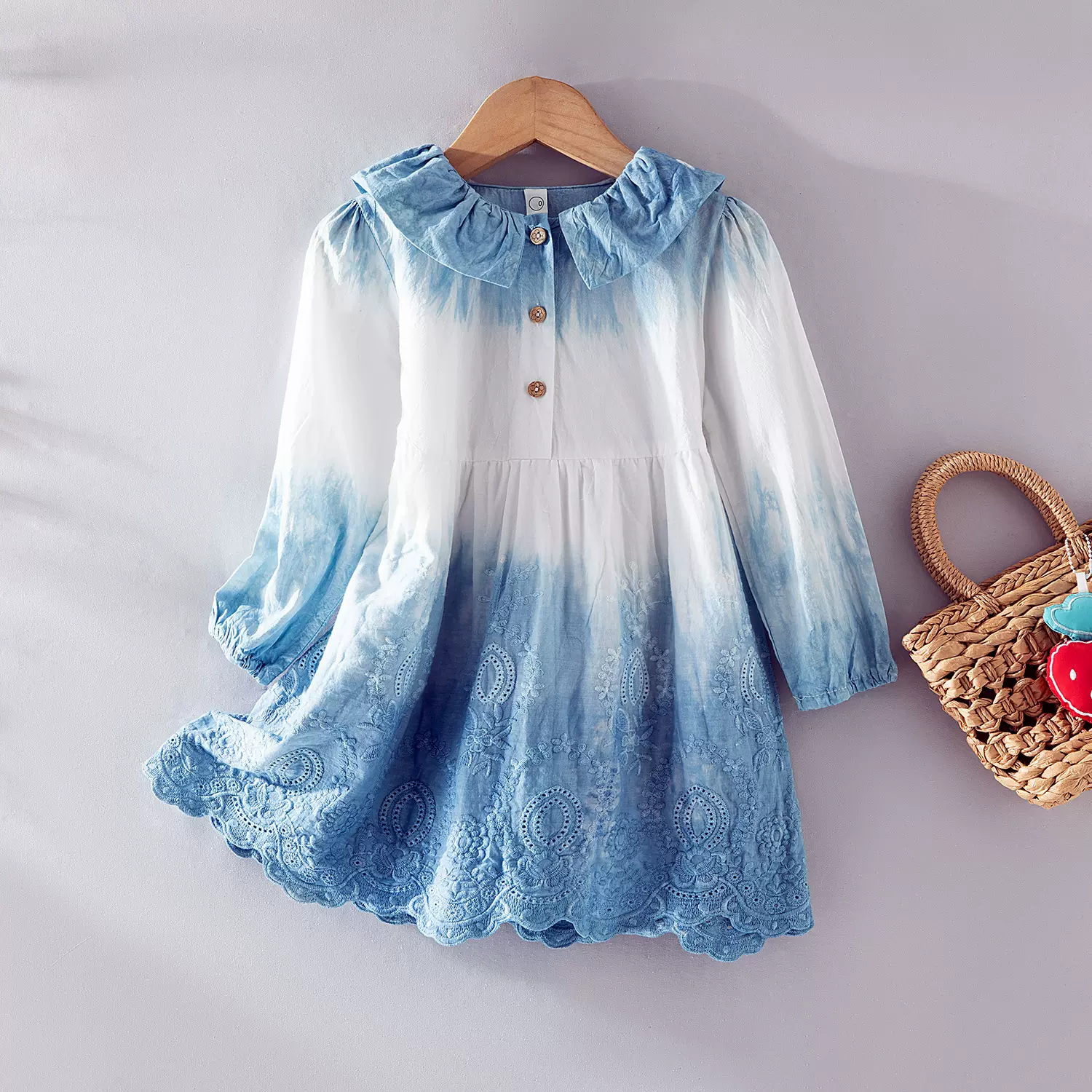 云南古法扎染女童长袖连衣裙春秋洋气刺绣镂空钩花童装时髦公主裙