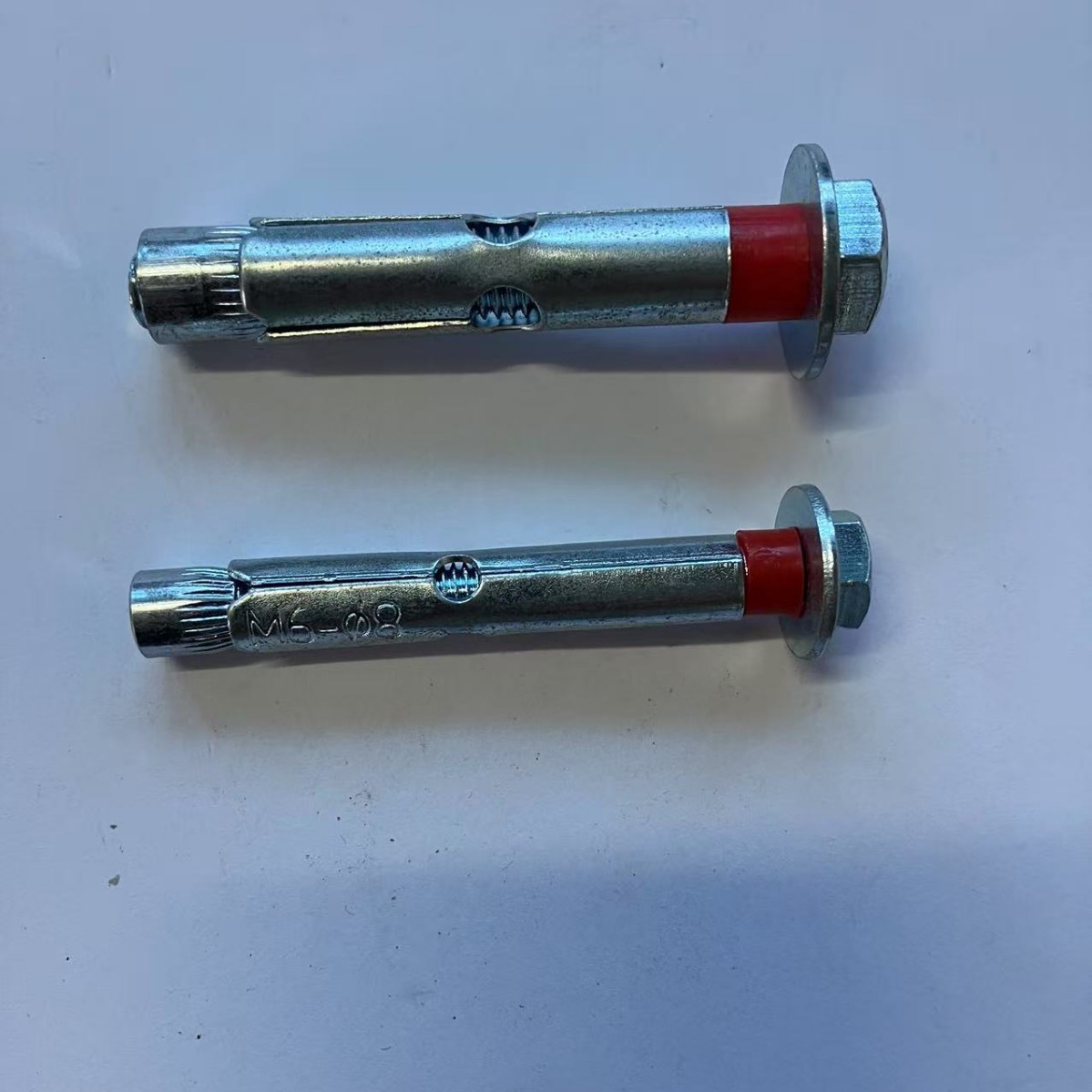 厂家优惠供应道路减速带膨胀螺丝螺栓锚栓套管壁虎带红圈镀锌耐用