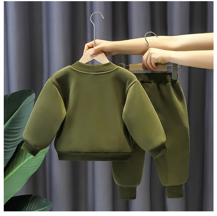 Hübscher Babypullover für Jungen im mittleren und jungen Alter 2023 Neue Wintermode aus Plüsch mit dicker Weste im zweiteiligen Stil_voghion.com