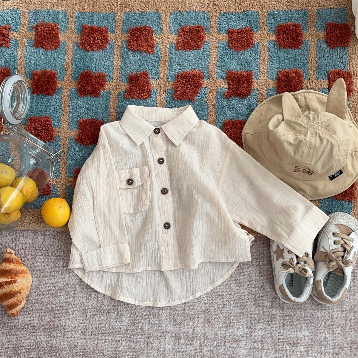 Traje pequeño de estilo coreano para bebés y niños pequeños 2025 verano nuevo traje de tres piezas para recién nacidos de 1 a 3 años