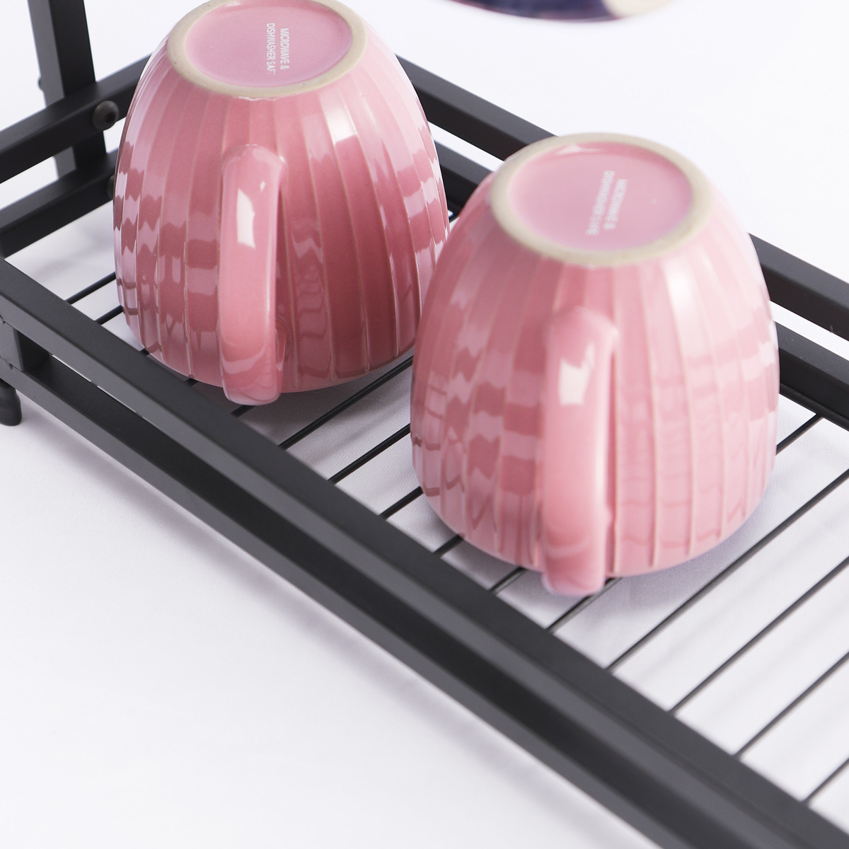 Soporte para tazas de café en stock, estante de hierro forjado sin taladro para tazas, estante de almacenamiento de tres niveles para tazas de té invertidas para cocina.