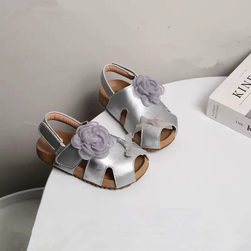 Сандалии для девочек Цветы 2025 летний новый стиль маленькая девочка мягкая подошва пляжная обувь иностранная мода детские сандалии