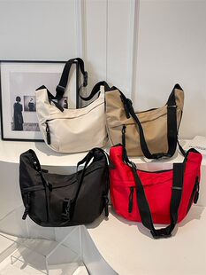 Fashionable capacious one-shoulder bag, shoulder bag for leisure, universal underarm bag, Korean style