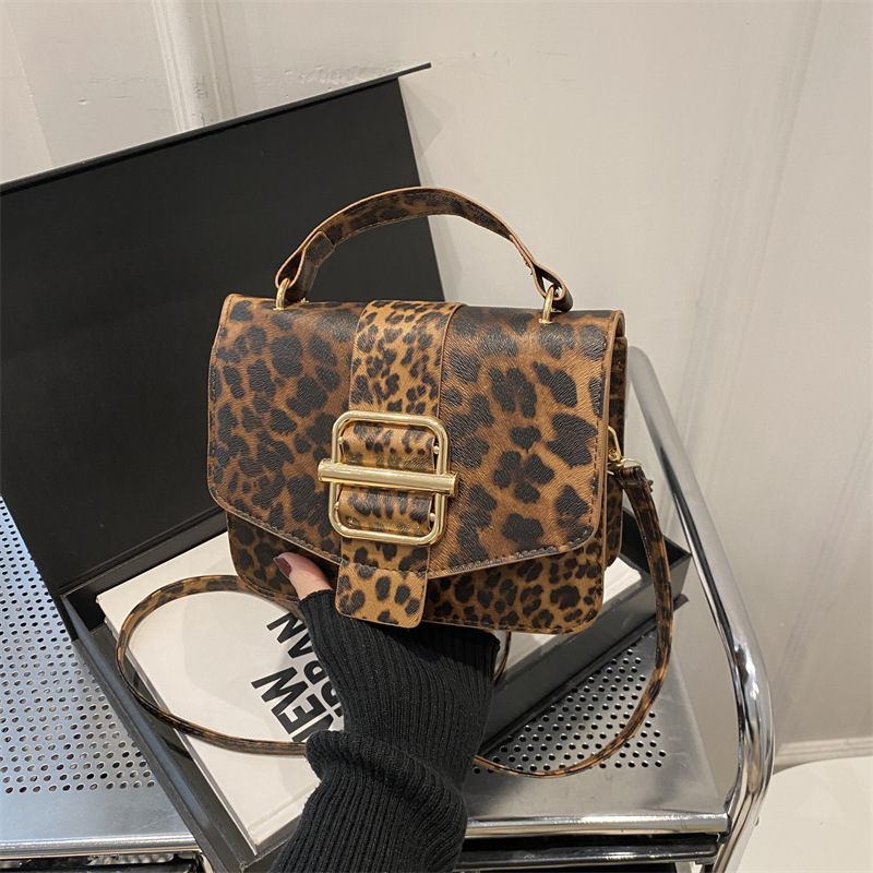 2024 invierno estampado leopardo nueva moda retro brazaletes de hombro pequeño bolso de mujer letras hardware simple