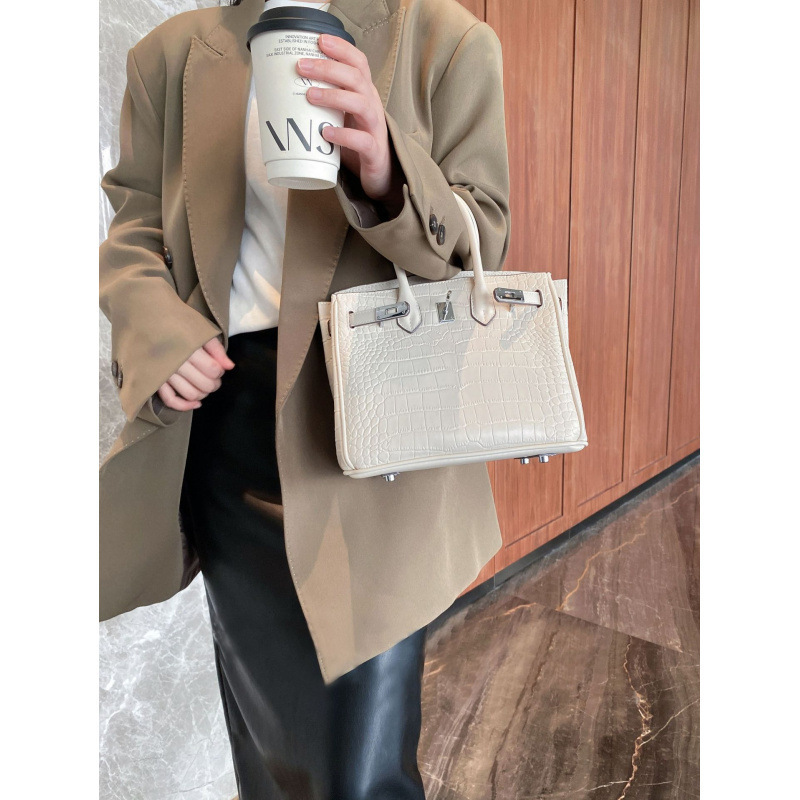 High-End Crocodile Pattern Platinum Bag Handbag 2026 New Minimalist Lock Large-Capacity Shoulder Crossbody Bag