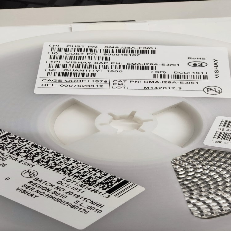 全新 SMAJ18CA-E3/61 400W 18V TVS 丝印：XT贴片瞬态抑制二极管