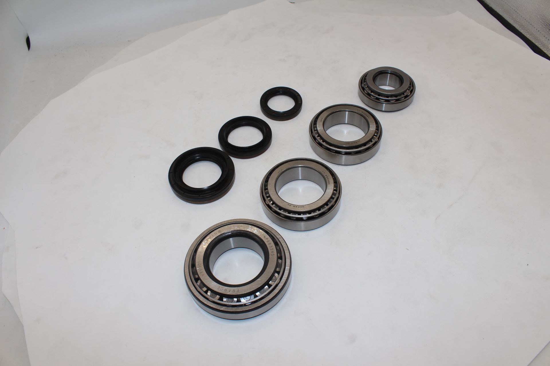 Suitable for Mercedes-Benz 221 front differential repair kit, bearing and oil seal set, W221 front axle transmission system components