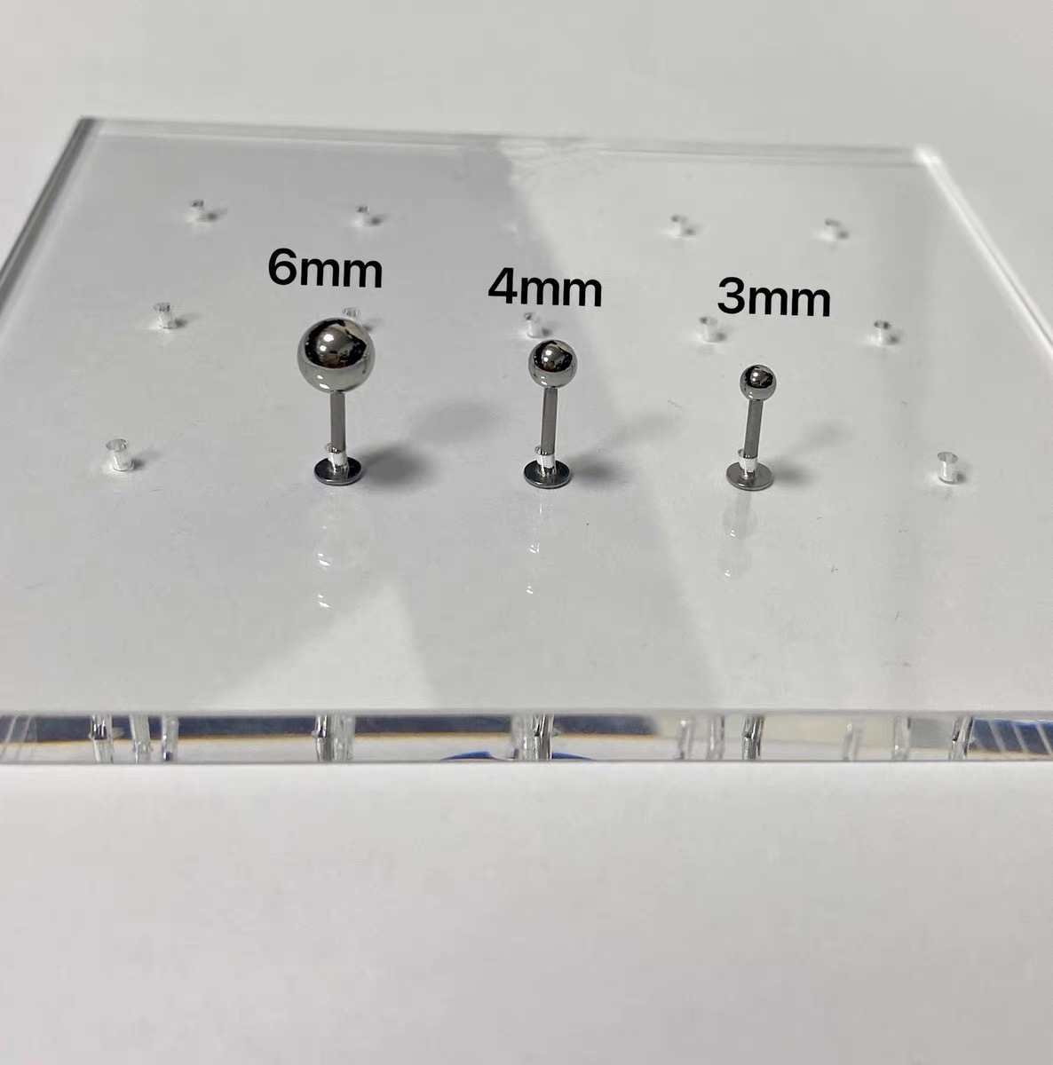 16G labret stud size and finish detail