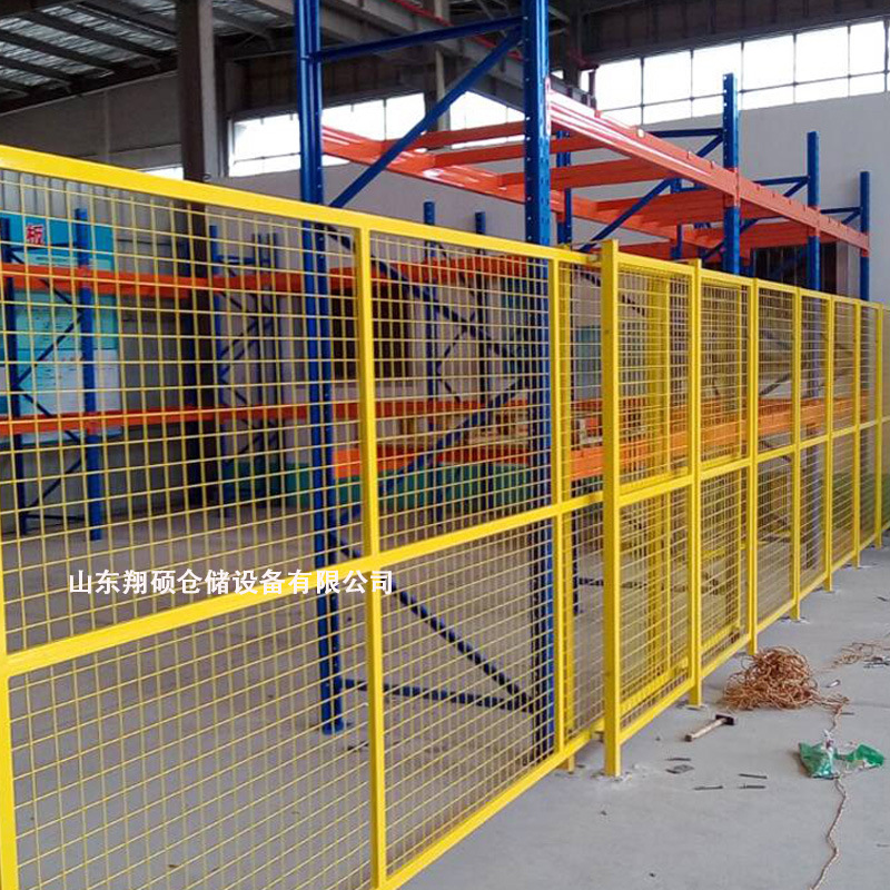 金属隔离网  翔硕 金属隔离栅栏 高速公路屏障网  市政围栏