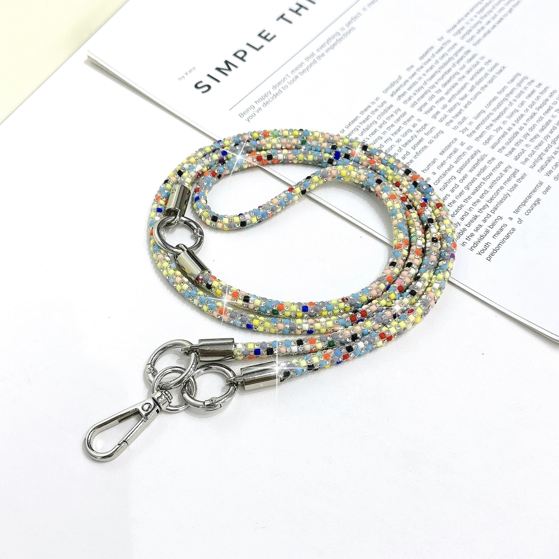 Alta calidad, ligero, lujo 0.7, diamante completo, tres en uno, cadena de teléfono móvil multiusos, mensajero, caramelo, diamante flash multiforma, cordón de diosa