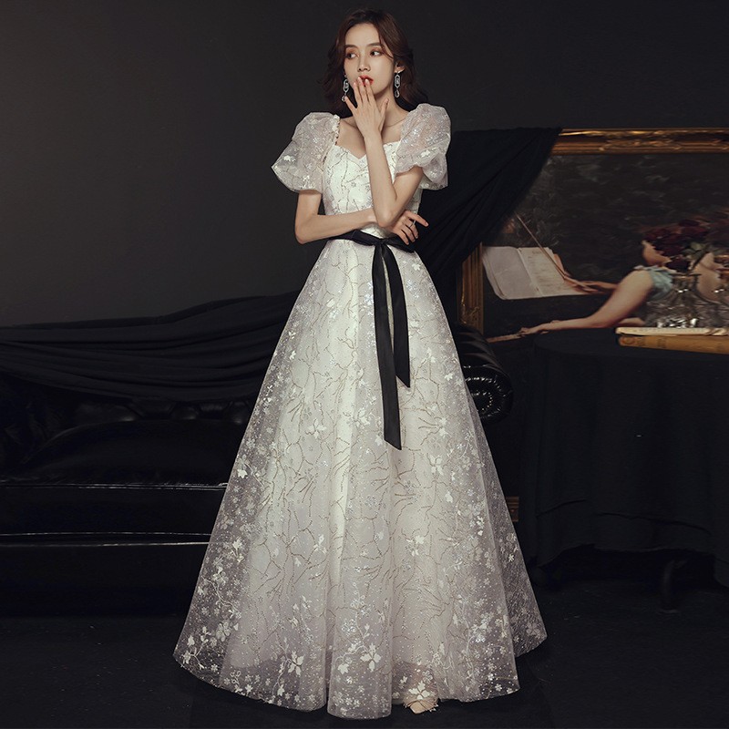 Vestido de noche para banquete, nuevo estilo 2026, blanco, estilo francés, elegante, de hada, largo, con falda abullonada, para fiesta anual.