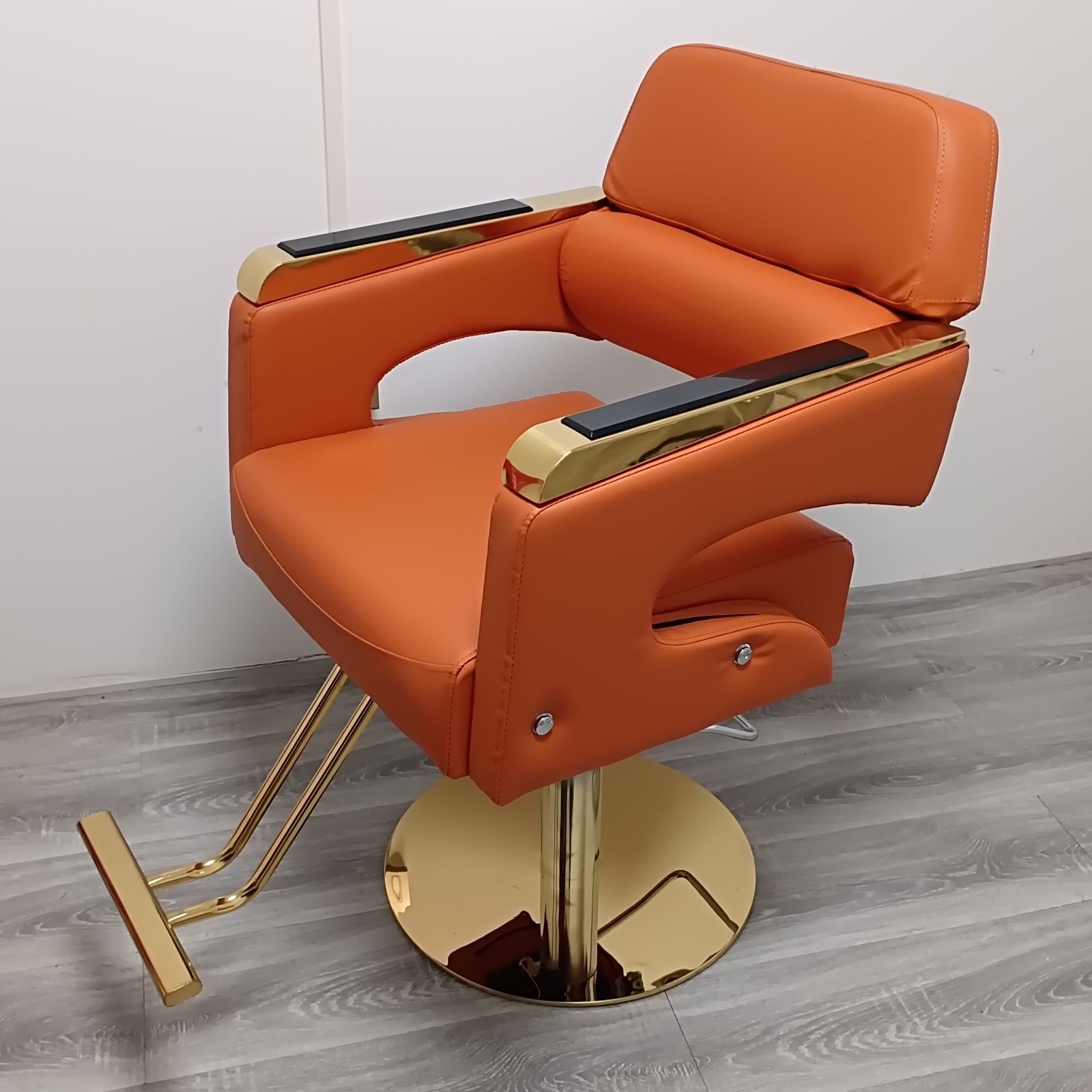 Fabricante silla de peluquería silla de afeitado elevación giratoria silla de rojo teñido silla de corte de pelo salón de peluquería mayorista