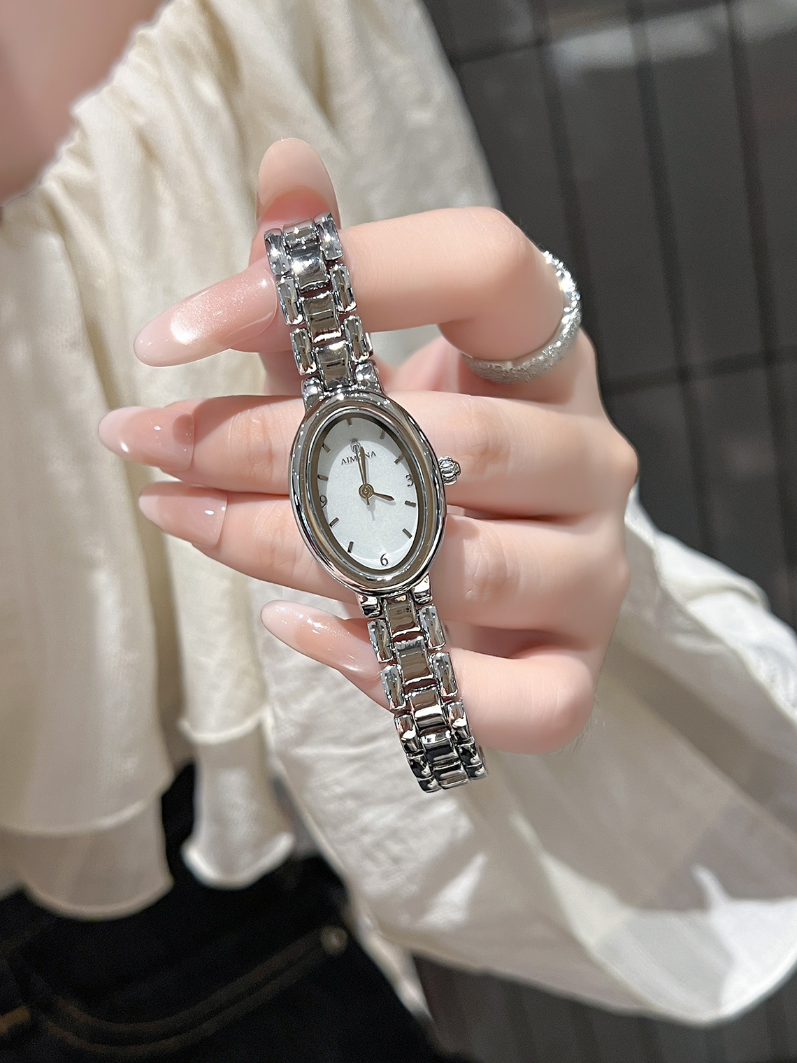 AIMANA New Pigeon Egg Dial Women's Watch Premium Elegant Luxury Temperament Wristwatch Exquisite Baguette Watch Wholesale