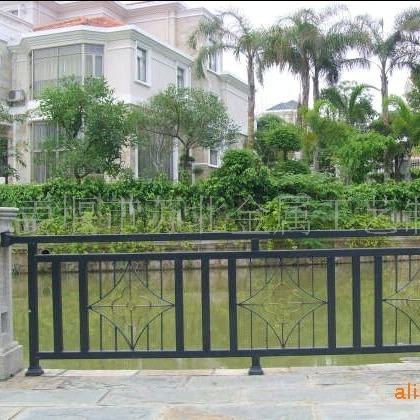 欧式铁艺防护围栏 河道铁艺造型围栏 景观铁工艺大桥景区防护栅栏