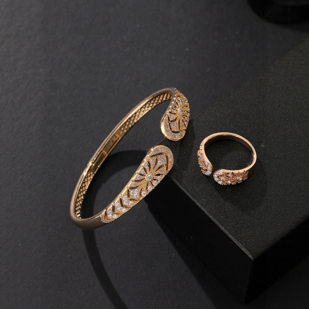 fashionable classic elegant bracelet