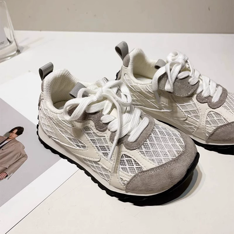 Детская сетчатая обувь для беговой дорожки корейская версия 2025 года новые летние мальчики и девочки легкие дышащие кроссовки