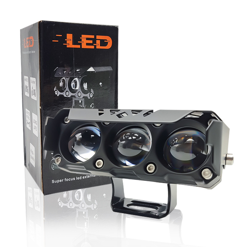 Fábrica de fuente de motocicleta tres lámparas LED pavimentación externa pequeña pistola de acero lente de luz ultra fuerte lámpara de coche eléctrico
