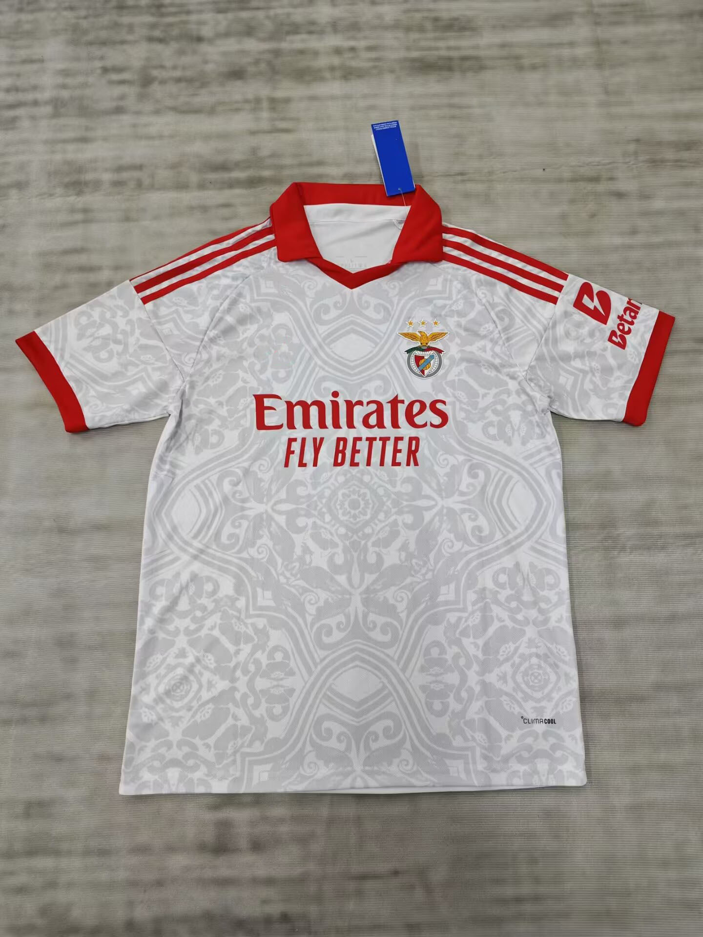 Al por mayor 2627 misceláneos Inter Real Madrid Manchester United uniformes de entrenamiento flamenco con el mismo número de impresión de un agente